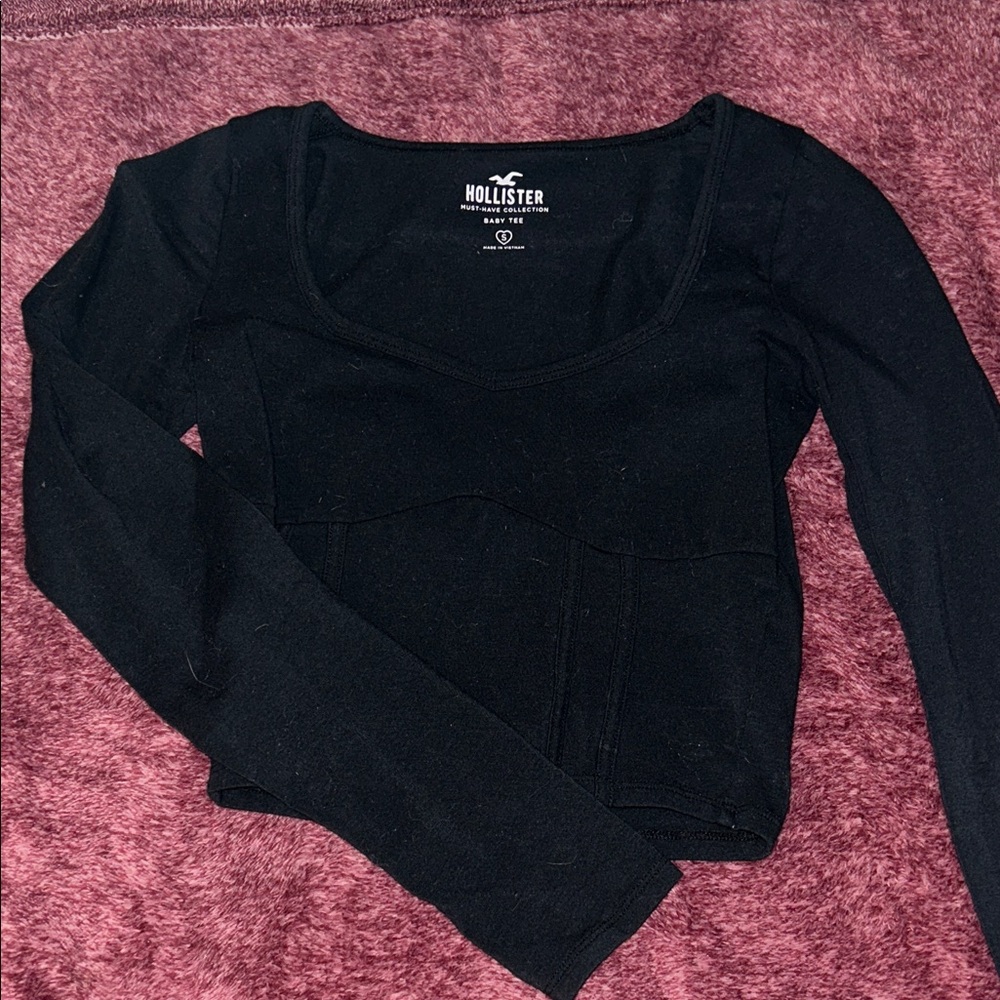 Hollister Women's Elegant Black Long Sleeve Tee